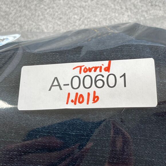 Torrid Jeans 26 Bombshell Skinny Premium Stretch High Rise Capri Inseam 23" - Picture 11 of 12